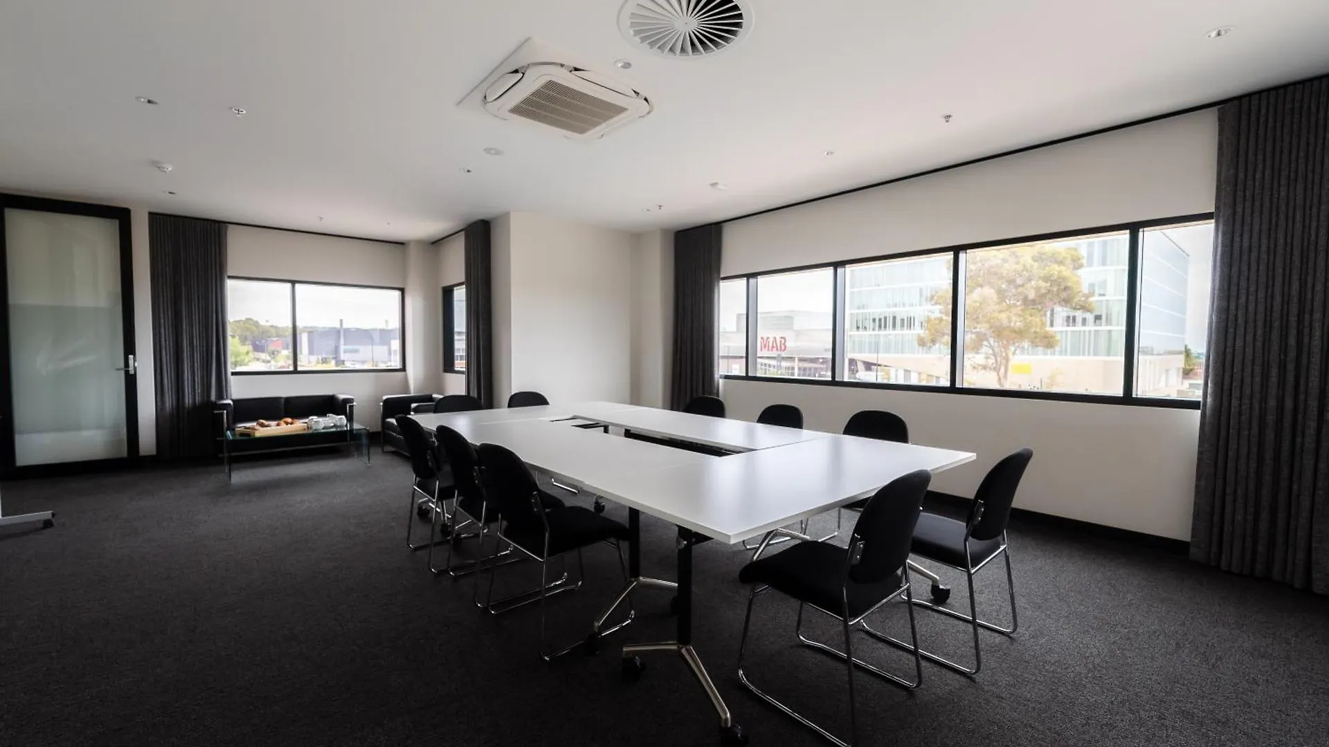 Mantra Tonsley Adelaide Aparthotel 4*,
