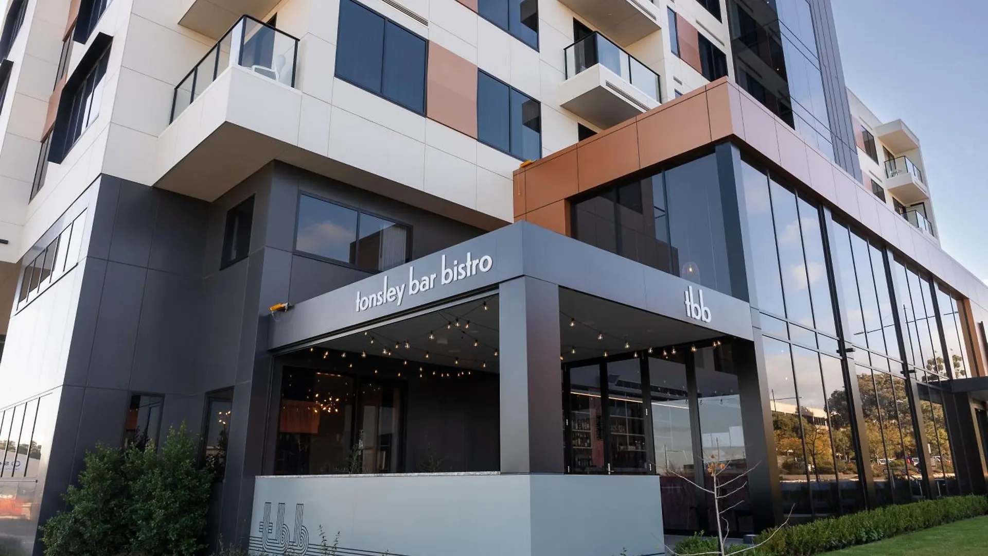 Mantra Tonsley Adelaide Aparthotel 4*,