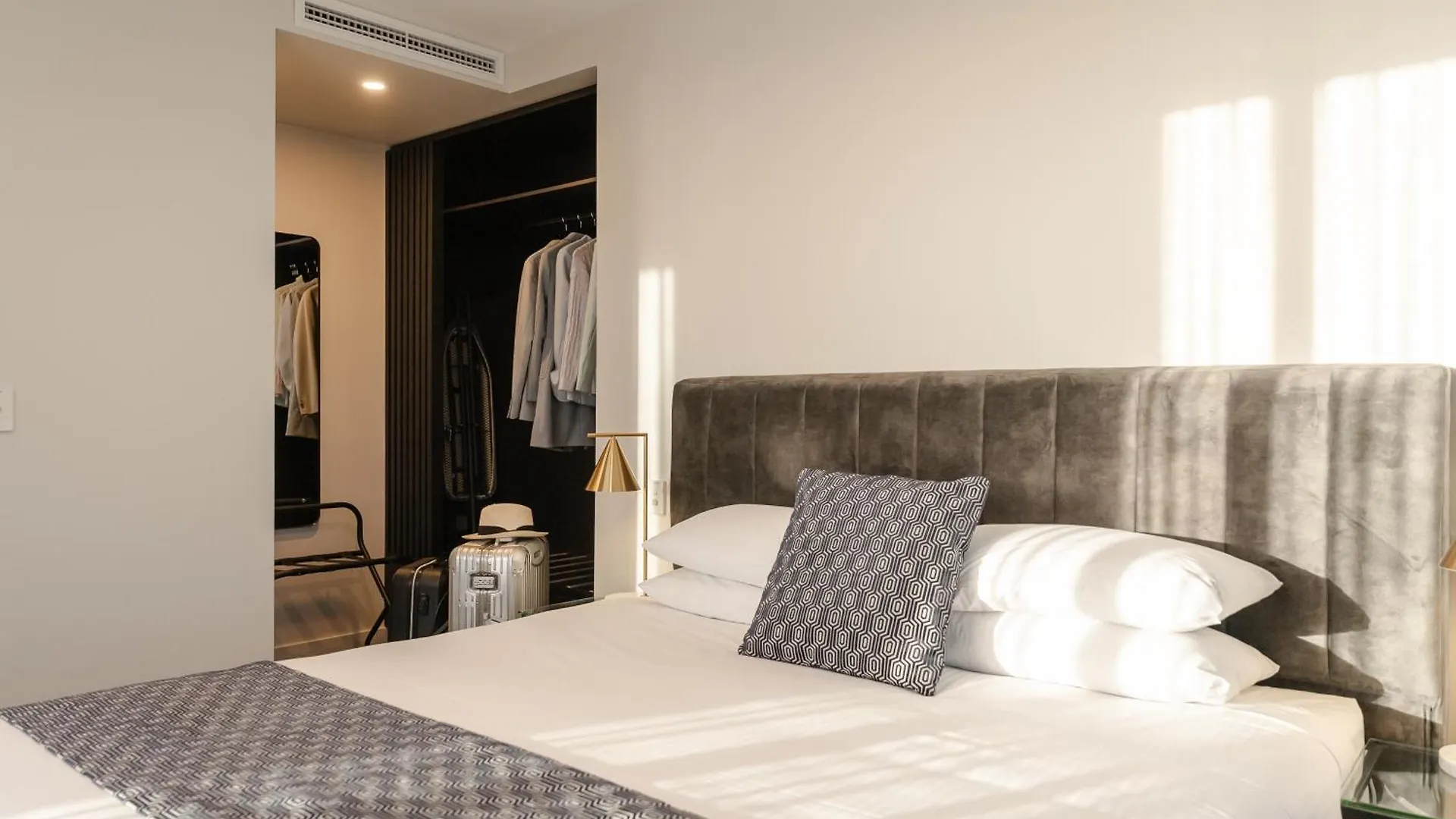 Mantra Tonsley Adelaide Aparthotel 4*,